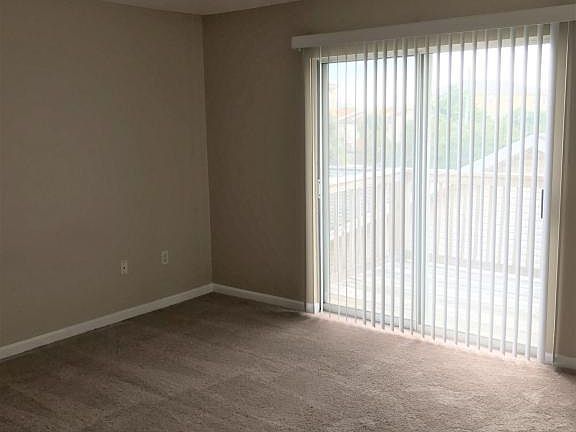 4th image of 602 Camelia St APT C