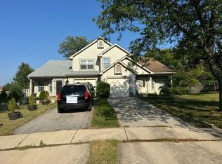 361 Trailside Ct, Carol Stream, IL 60188