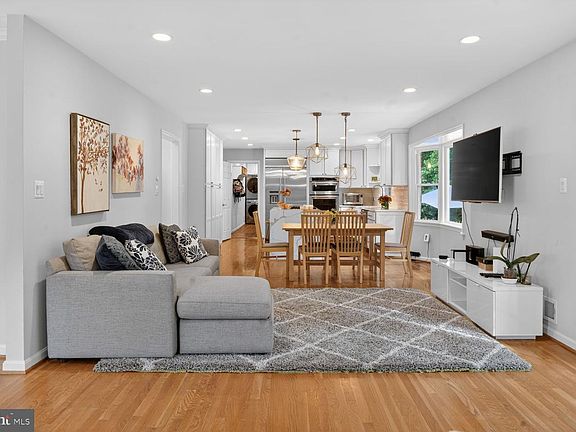 5th image of 7303 Yates Ct