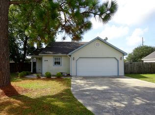 104 Dayrell Dr, Hubert, NC 28539