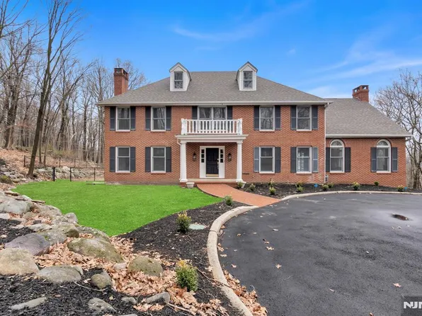 853 Shadow Ridge Rd, Franklin Lakes, NJ 07417