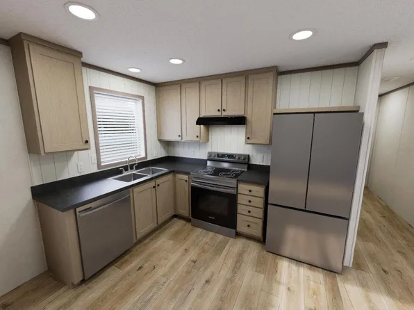 2410 Pajot Rd #46, Kawkawlin, MI 48631