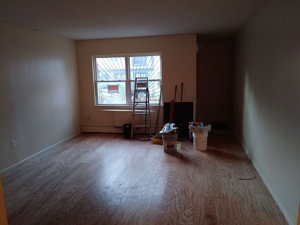 1st image of 312 Melrose St #1