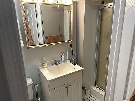 4th image of 2233 E Pratt St APT 1R