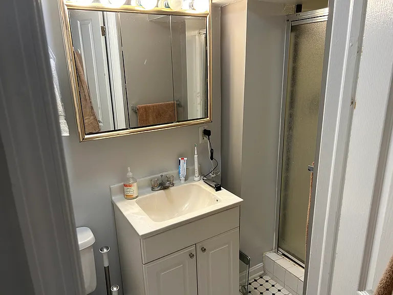 2233 E Pratt St #1R — Photo 4