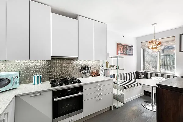 Rented by Riza Realty Corp | media 8