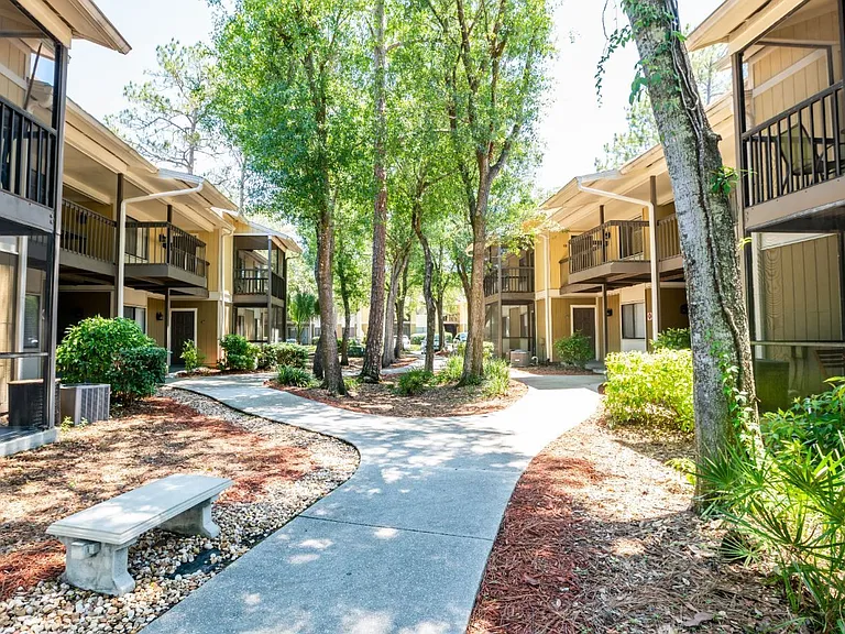 Stone Creek Apartments — Photo 4