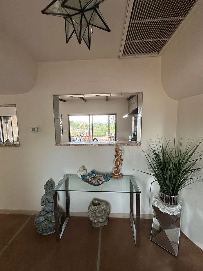3 bed, 3.0 bath, 2645 sqft, $3,200 — Photo 2
