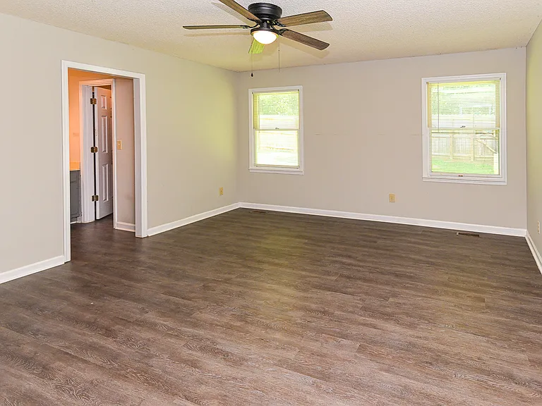 157 Greenwood Dr — Photo 17