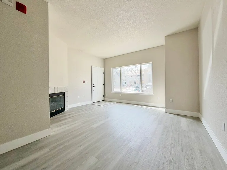 908 S Yampa St #102 — Photo 1