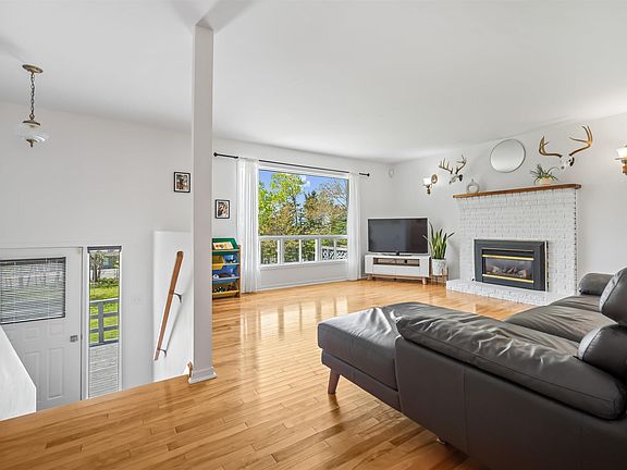 4th image of 2834 Prospect Rd