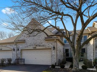 945 Heathrow Ln, Naperville, IL 60540