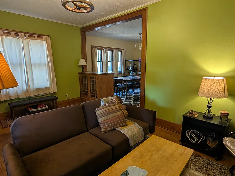1141 Campeau St — Photo 4