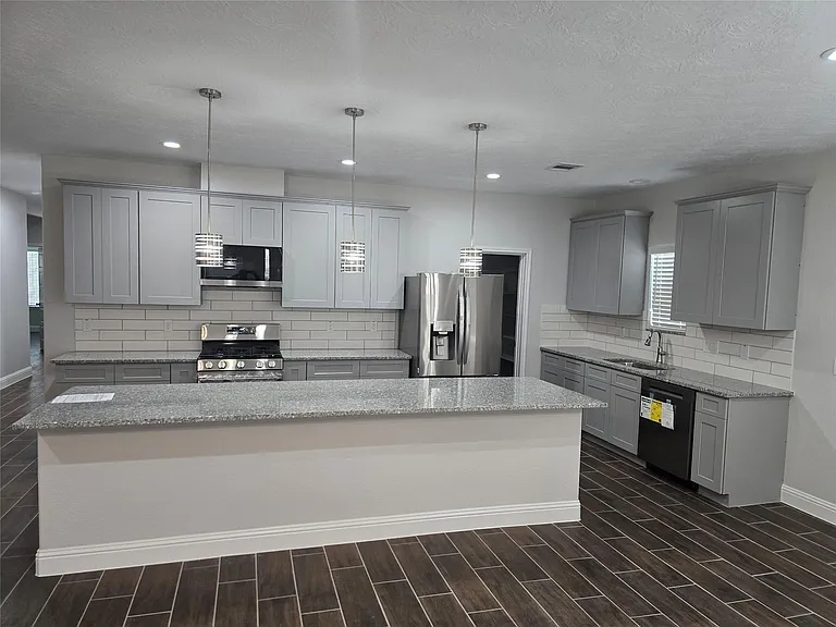 213 Adoue Ave — Photo 20