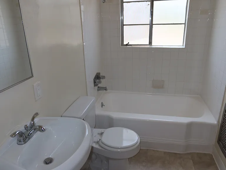 400 S Camden Dr #8 — Photo 9