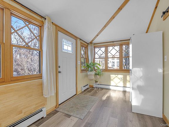 3rd image of 41 Narcissus Road