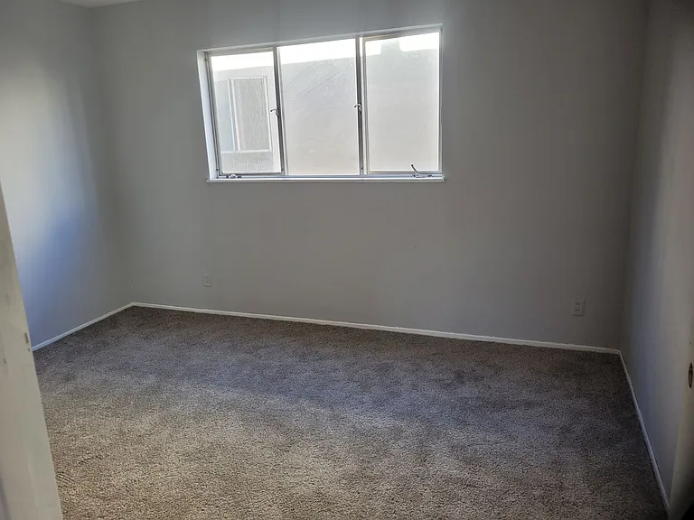260 Lee St — Photo 3