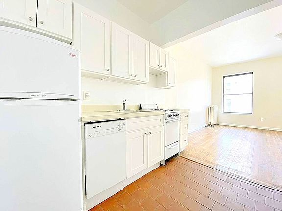 2nd image of 149 W 72nd St #4C