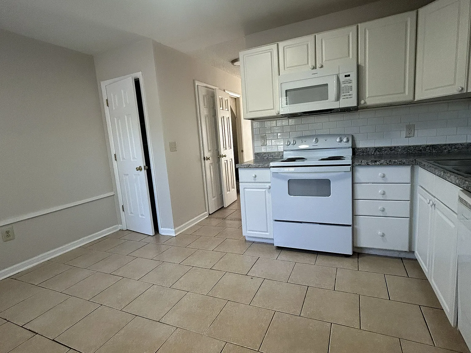 2 bed, 1.5 bath, 1050 sqft, $1,795 — Photo 2