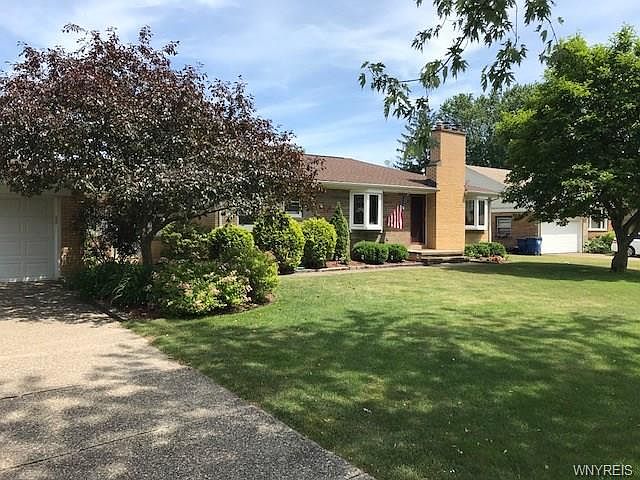 1st image of 142 Oakwood Dr