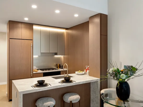 126 East 57th Street image 2 of 21