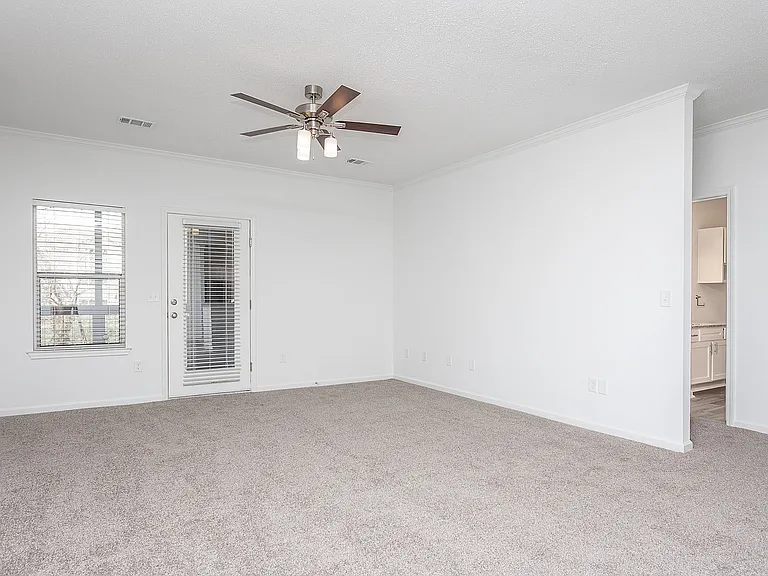 The Lakes Apartments