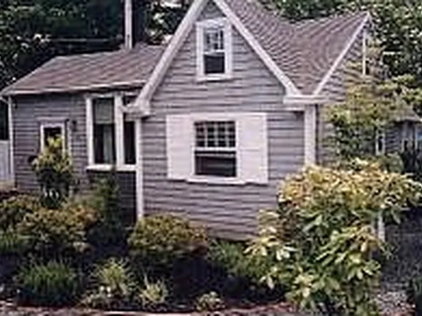 30 Poplar St, Newport, RI 02840