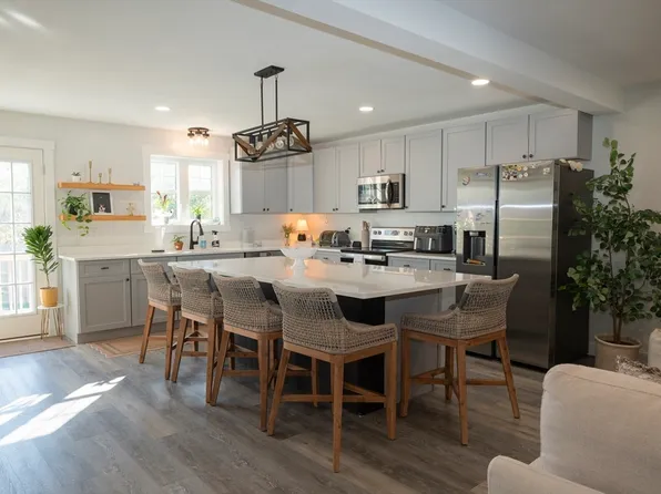 294 Huttleston Ave #1, Fairhaven, MA 02719