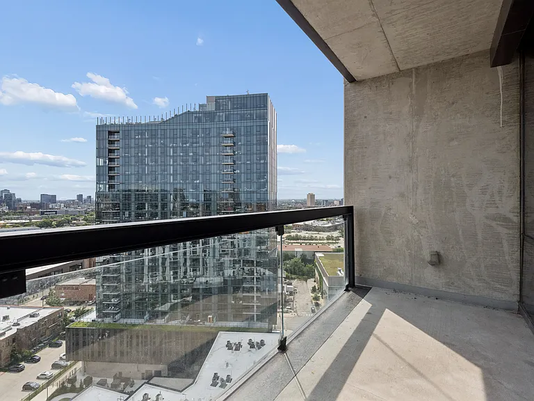 860 W Blackhawk St #1808 — Photo 14