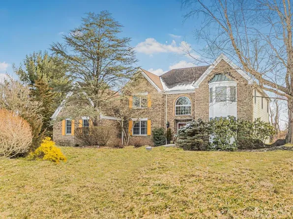 2 Chatham Ct, North Brunswick, NJ 08902