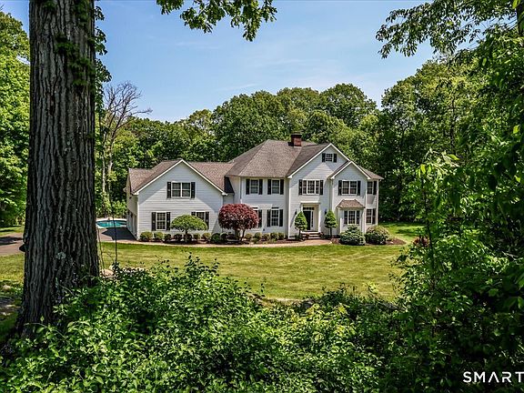 2nd image of 8 Rock Ridge Court