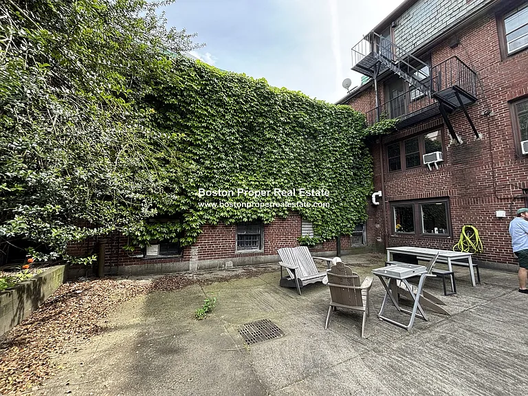 12 Aberdeen St #1 — Photo 1