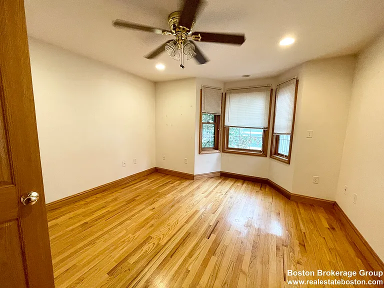 241 W 3rd St #2 — Photo 4