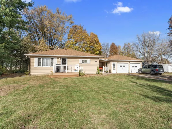 306 Union St, Grandview, IA 52752