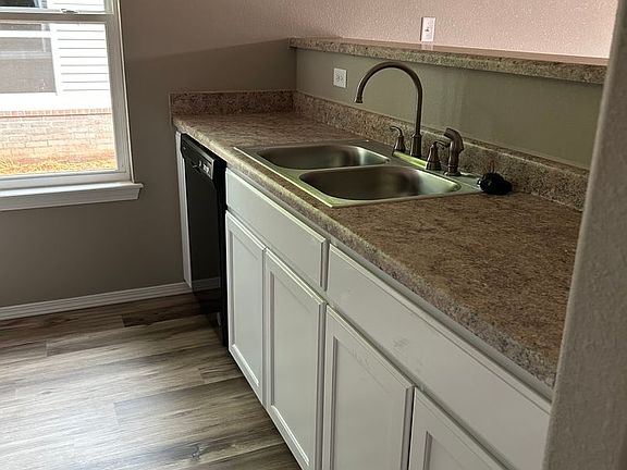 3rd image of 105 W 2nd St