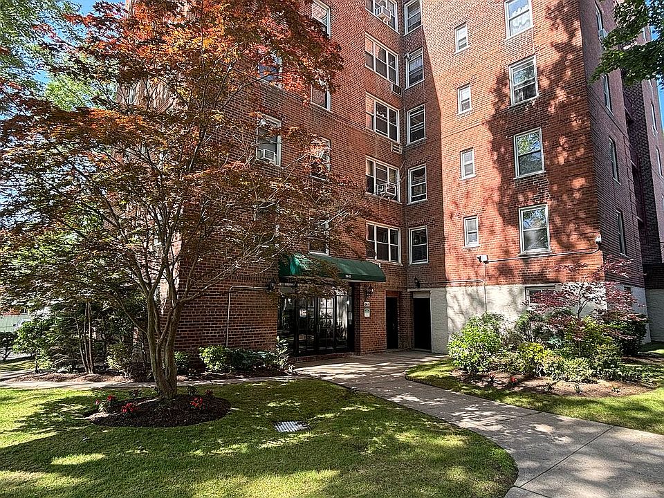 1st image of 28-02 Parsons Blvd #1E