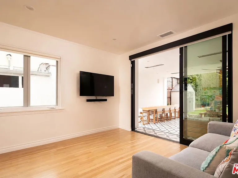 730 Westbourne Dr — Photo 10