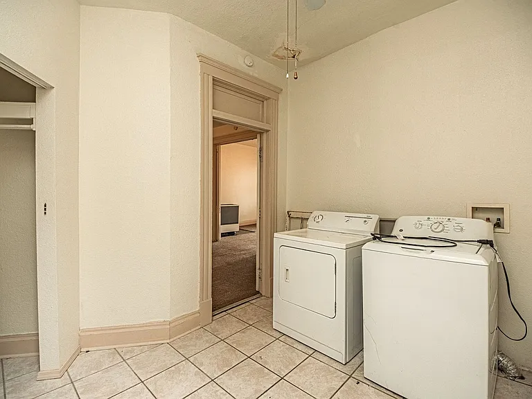 207 Midway Ave — Photo 24