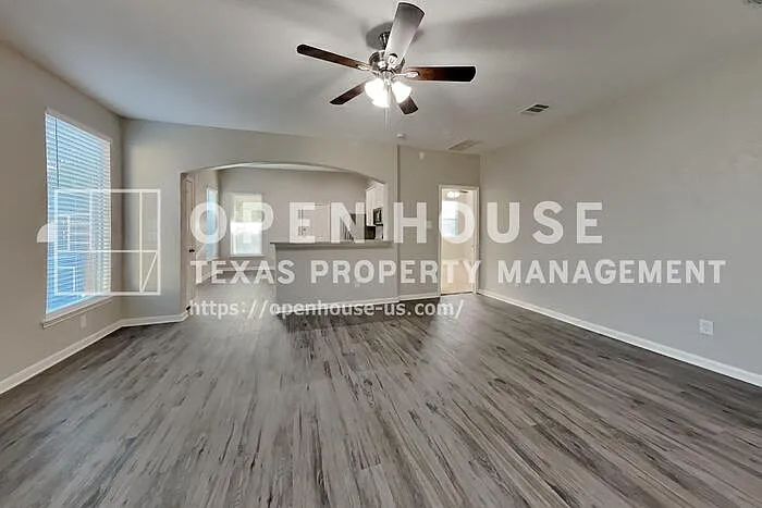 4 bed, 2.5 bath, 2256 sqft, $2,200 — Photo 3