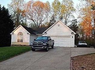 2227 Mill House Ln, Matthews, NC 28104