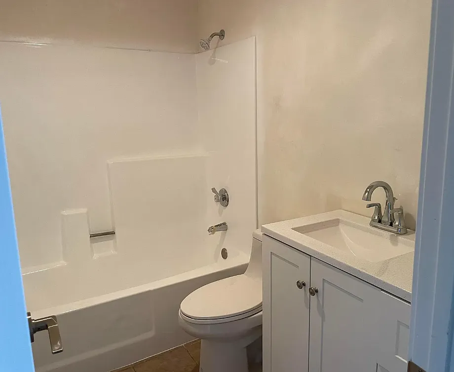 3 bed, 1000 sqft, $2,500 — Photo 4