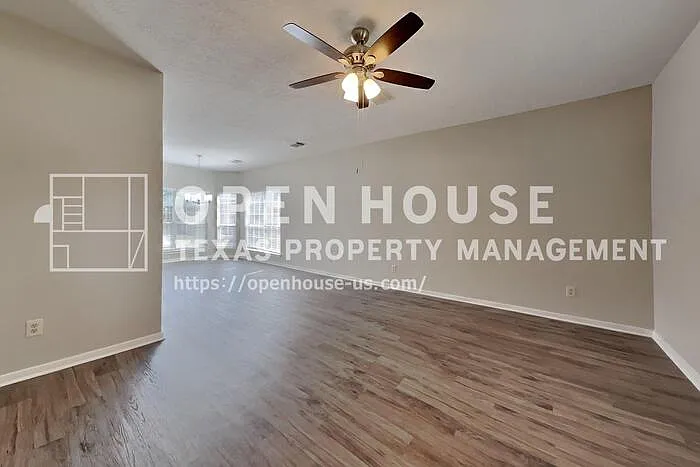 4 bed, 2.5 bath, 2874 sqft, $2,450 — Photo 4