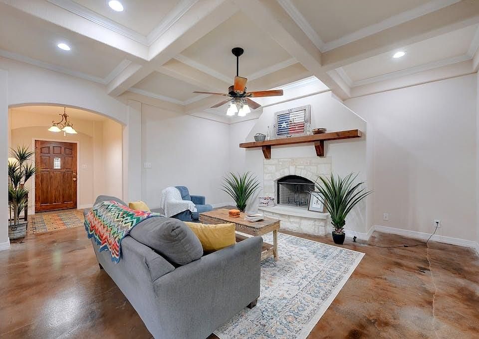 1st image of 209 Green Oaks Loop