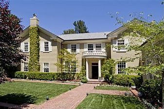 Front view :: 680 Brewer Dr