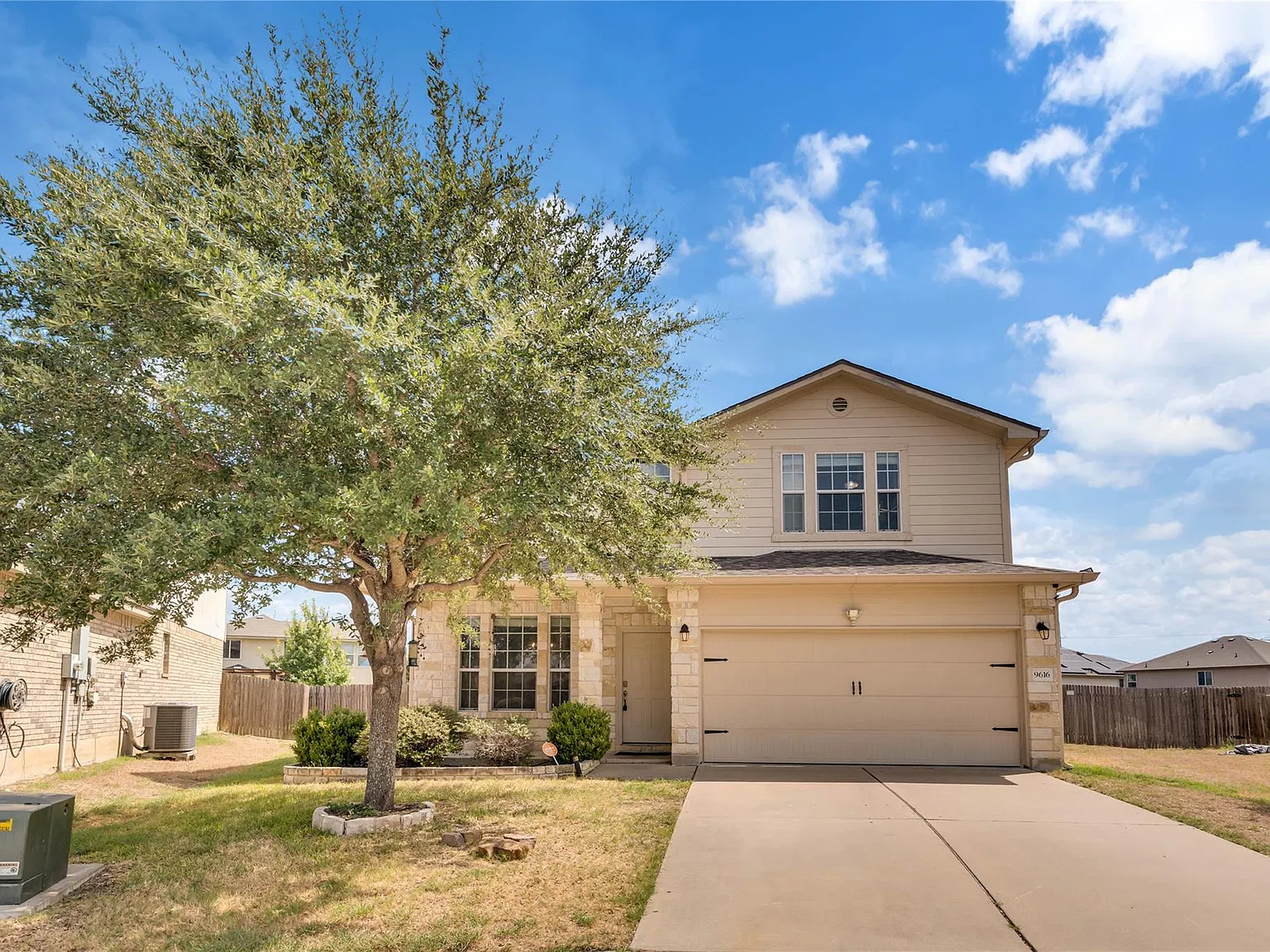 4 bed, 2.5 bath, 2165 sqft, $1,850 — Photo 1