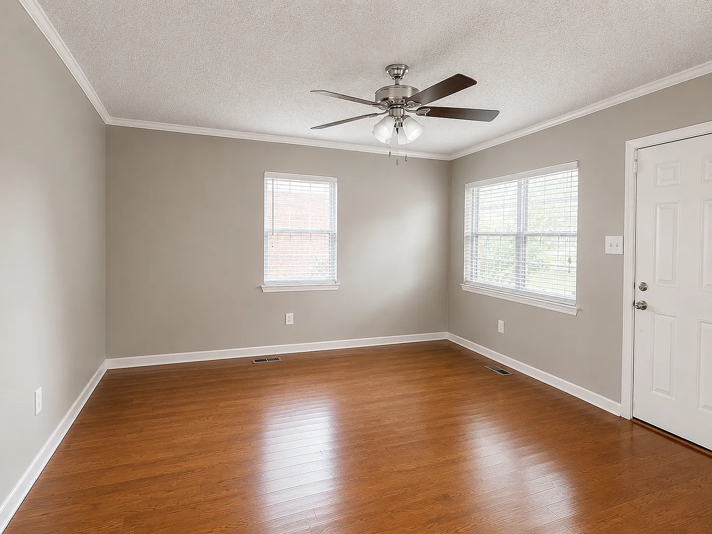 3 bed, 1.5 bath, 1200 sqft, $1,475 — Photo 2