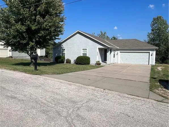 3227 E Townsend Ct, Kansas City, KS 66109