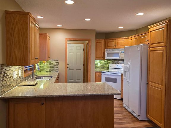 5th image of 5006 Greens Dr NW