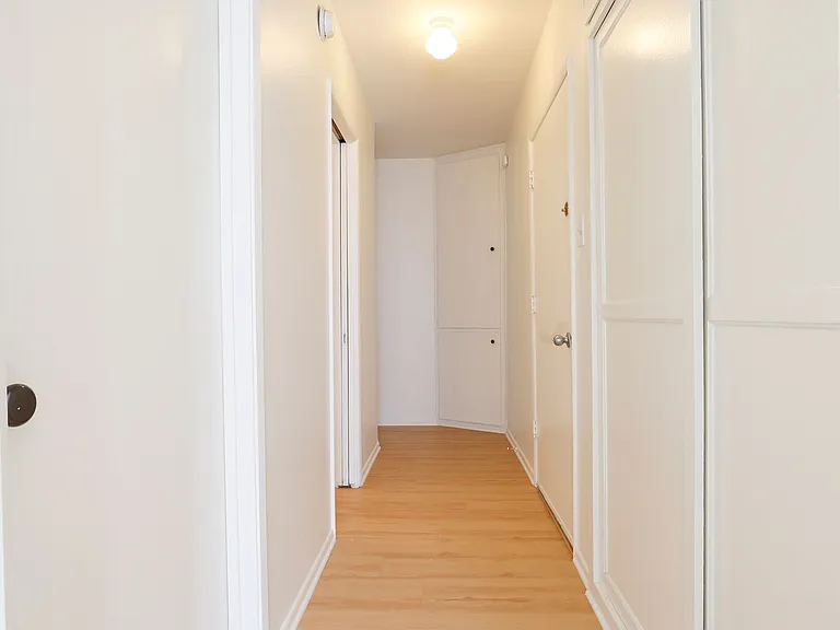 Gayley Manor Apartments — Photo 103