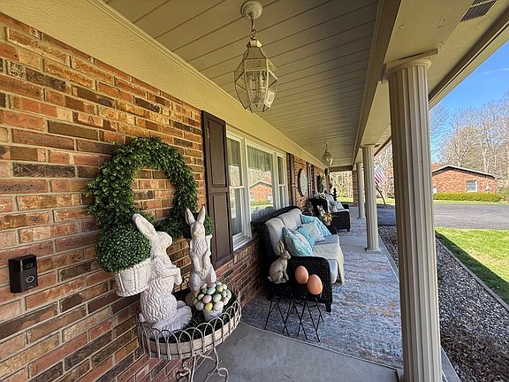 5th image of 3685 Grandview Rd